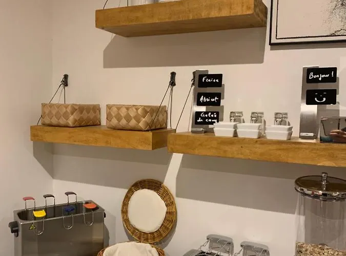 Maxana Bed & Breakfast 4*